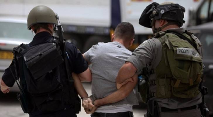 الاحتلال يعتقل ١٦ فلسطينيا