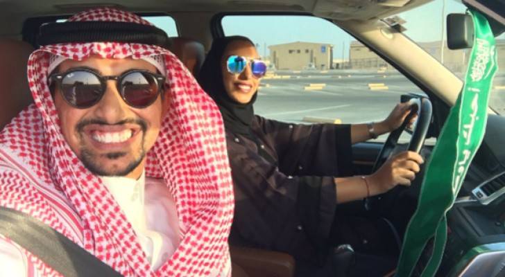 سعودي علم زوجته قيادة السيارة يتعرض لوابل من الشتائم