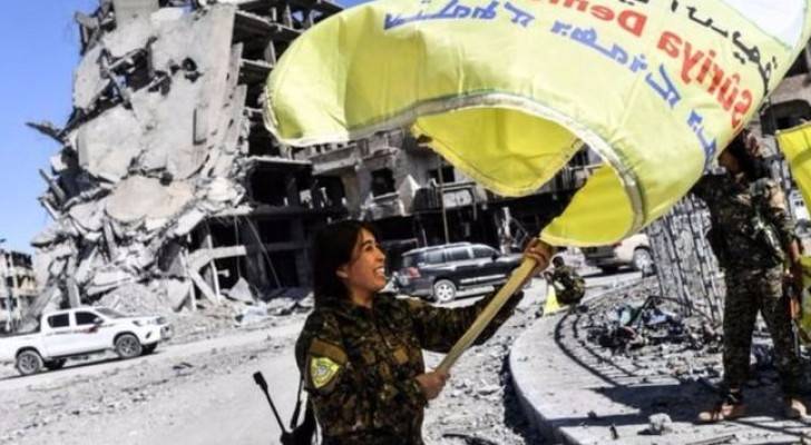 احتفل مقاتلو قوات سوريا الديمقراطية في شوارع المدينة