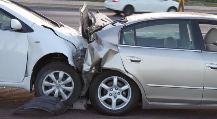 إصابتان بحادث تصادم ٧ مركبات في عمان