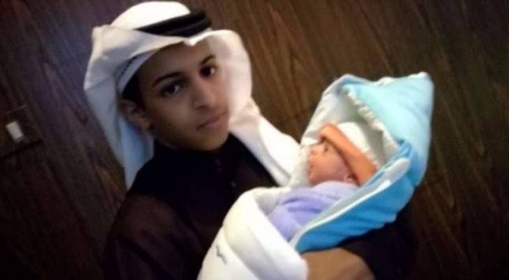 السعودية .. عريس عمره ١٦ عاما يرزق بمولوده الأول..صور
