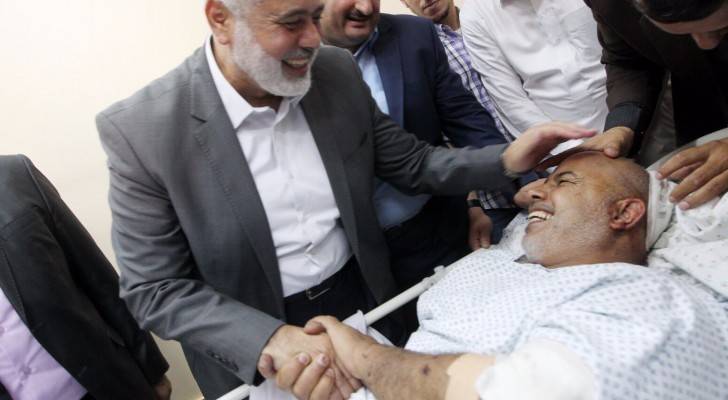 إسماعيل هنية يطمئن على أبو نعيم