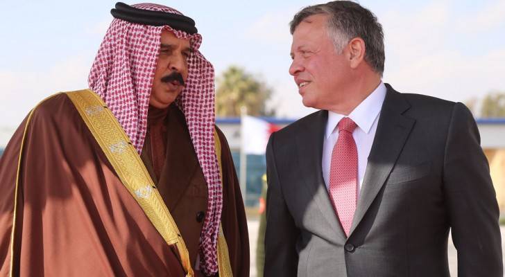 الملك يصل البحرين في زيارة عمل