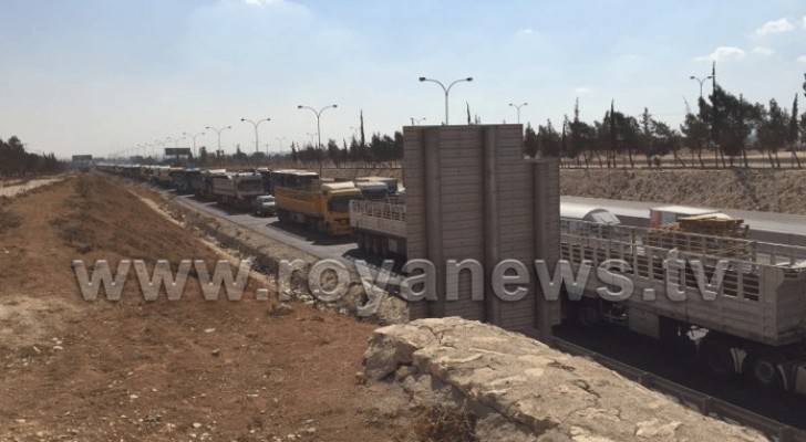 جانب من اعتصام اصحاب الشاحنات بالقرب من جسر المطار- أرشيفية