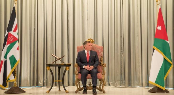 الملك يستمع لرد مجلس الامة