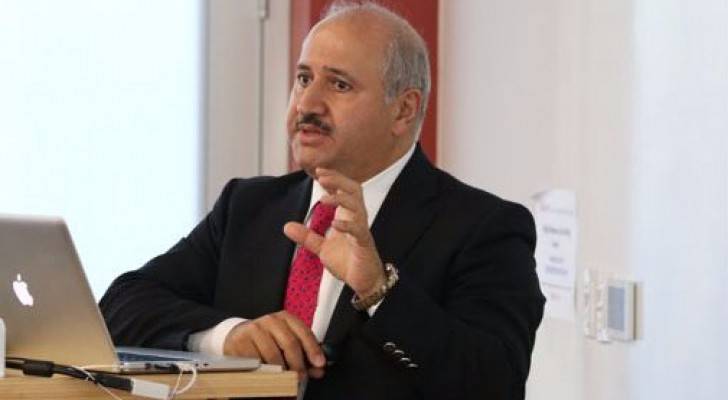وزير المياه والري الدكتور حازم الناصر