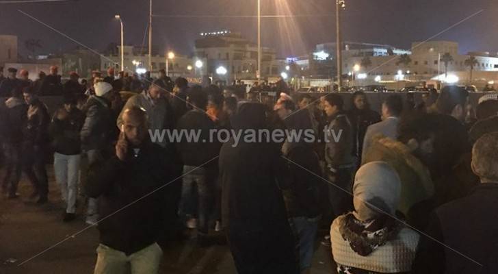 استمرار الاعتصام أمام السفارة الأمريكية
