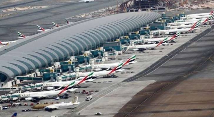 إلغاء وتأجيل عشرات الرحلات في مطارات الإمارات