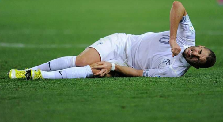 بنزيما أصيب خلال تدريبات الكلاسيكو مع برشلونة