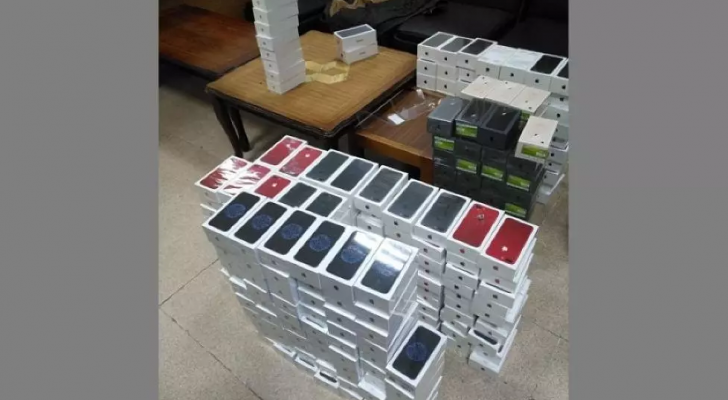 جمارك وادي الأردن تحبط تهريب 480 هاتفا ذكيا