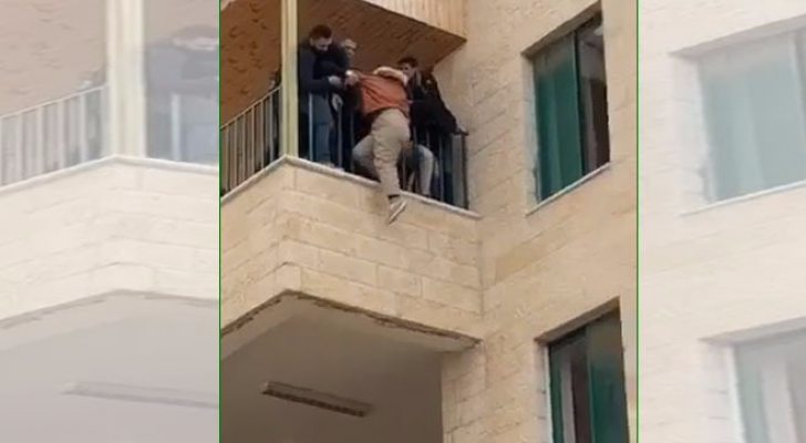 خلال محاولة الطالبة الانتحار- من الفيديو