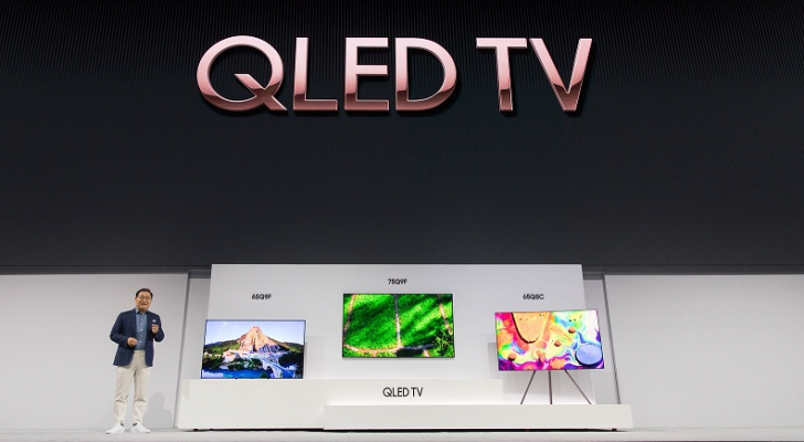 يتميز جهاز تلفاز QLED الجديد بتصميمه الاستثنائي وخصائص العرض الذكية لتوفير تجربة مشاهدة فريدة من نوعها