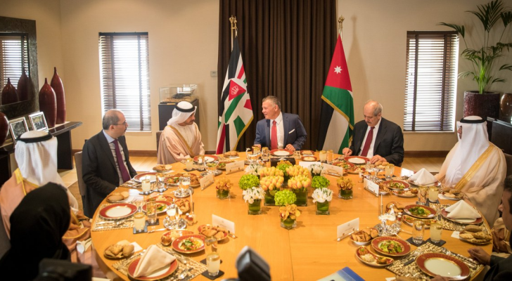الملك يستقبل وزير الخارجية الإماراتي