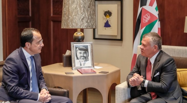الملك يستقبل وزير الخارجية القبرصي
