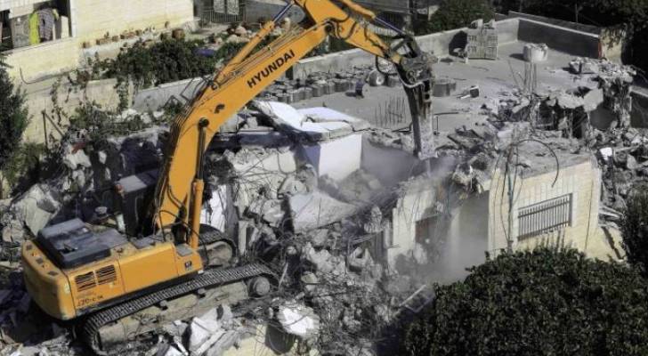 الاحتلال يهدم منزلا ومقبرة في بيت لحم