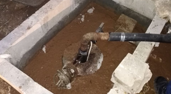 البئر يقوم بسحب الالاف الامتار المكعبة التي تستخدم لري المزروعات