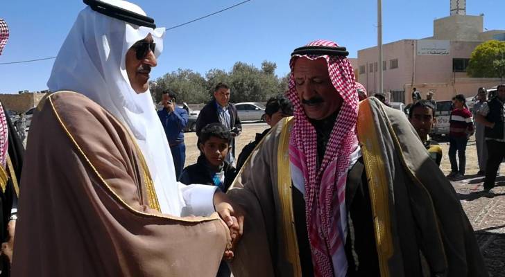 السفير السعودي يقدم واجب العزاء لقبيلة الحويطات بمعان