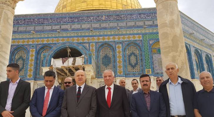 وزير الثقافة يزور المسجد الأقصى وكنيسة القيامة