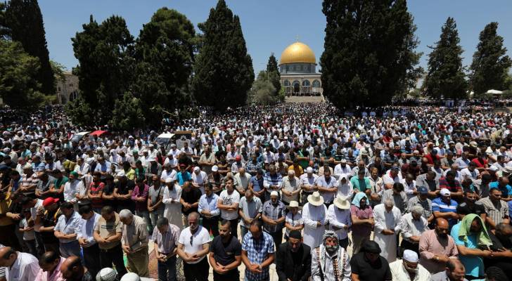 200 ألف فلسطيني صلوا الجمعة الثانية من رمضان في الأقصى.. صور