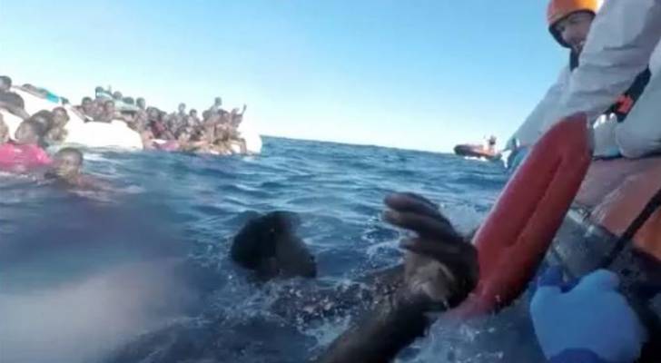 إقالة مسؤولين تونسيين غداة غرق عشرات المهاجرين