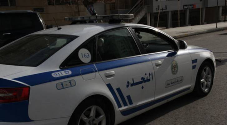 4 اصابات وتحطيم زجاج مركبة ومحل تجاري في شارع المدينة المنورة بعمان