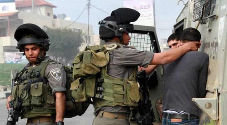 الاحتلال يعتقل 19 فلسطينيا