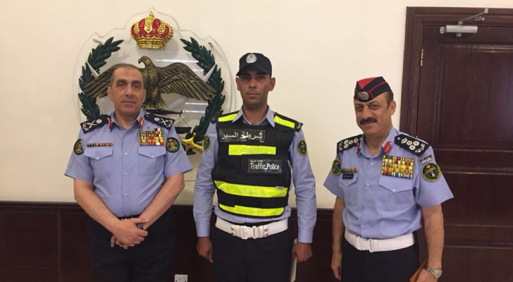 الحمود يكرم رقيب سير أنقذ طفلا من حادث دهس في المفرق