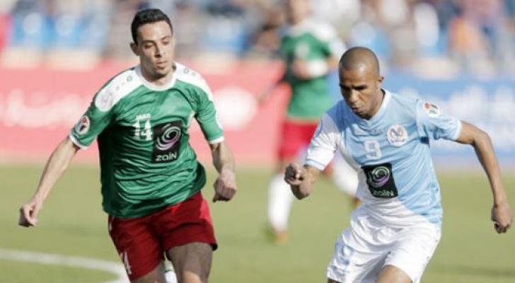 لاعب الفيصلي ياسين البخيت ولاعب الوحدات صالح راتب _ ارشيفية