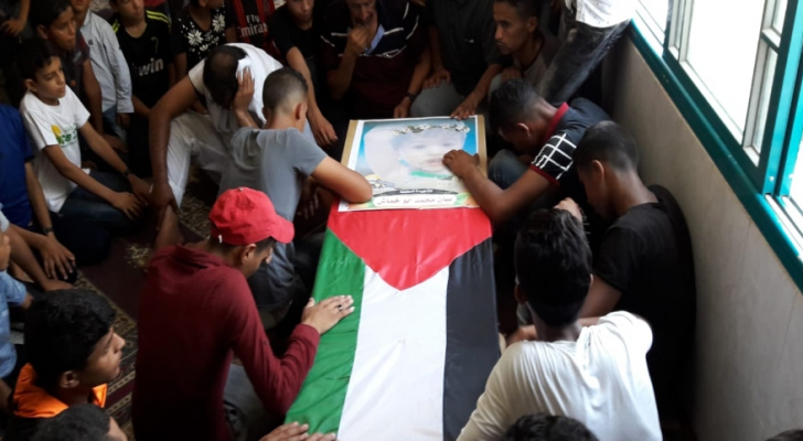 أهالي غزة يشيعون 3 من شهدائها