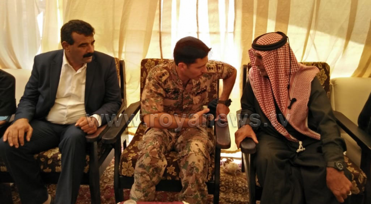 الأمير حمزة يقدم واجب العزاء بالشهيد هشام العقاربة في الزرقاء