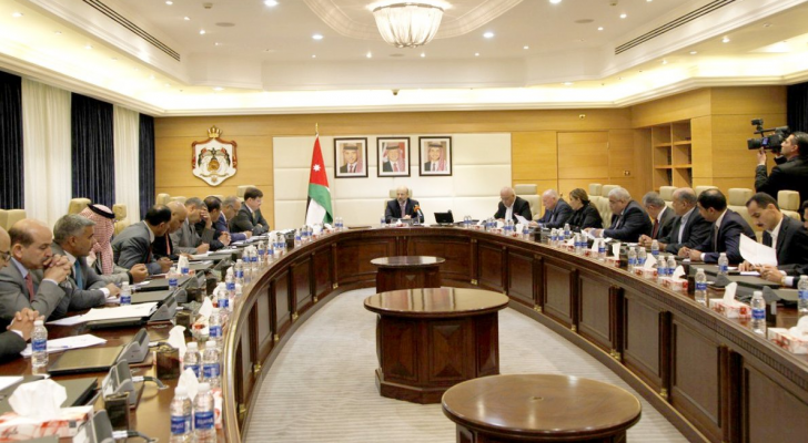 اجتماع الرزاز مع رؤساء مجالس المحافظات في المملكة