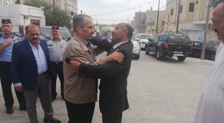 وزير الداخلية يقدم واجب العزاء بالشهيد أحمد الزعبي