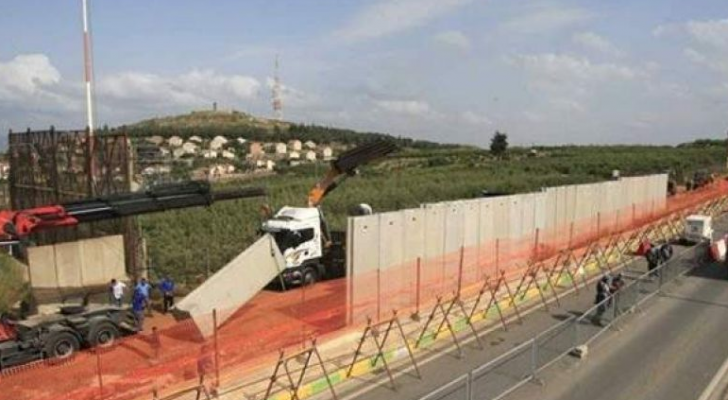 الاحتلال يباشر تركيب الجدار الفاصل مع لبنان