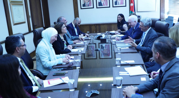 وزيرة التخطيط والتعاون الدولي والمفوض السامي للأمم المتحدة لشؤون اللاجئين يناقشان اعباء استضافة الاردن للاجئين السوريين