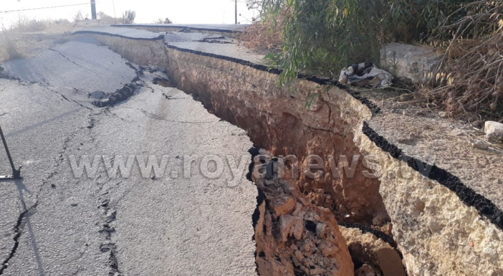 صورة للطريق المنهار بالكرك