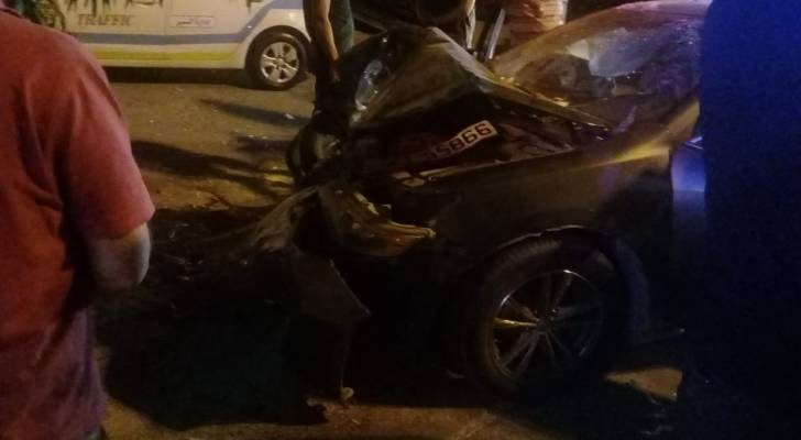 وفاة واصابة خطيرة بتدهور مركبة واصطدامها بشجرة في عمّان.. صور