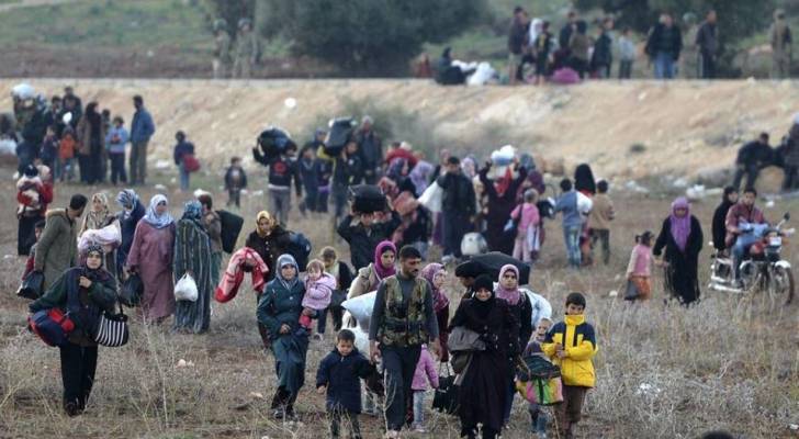 مئات السوريين يفرون من جنوب إدلب خشية هجوم مرتقب