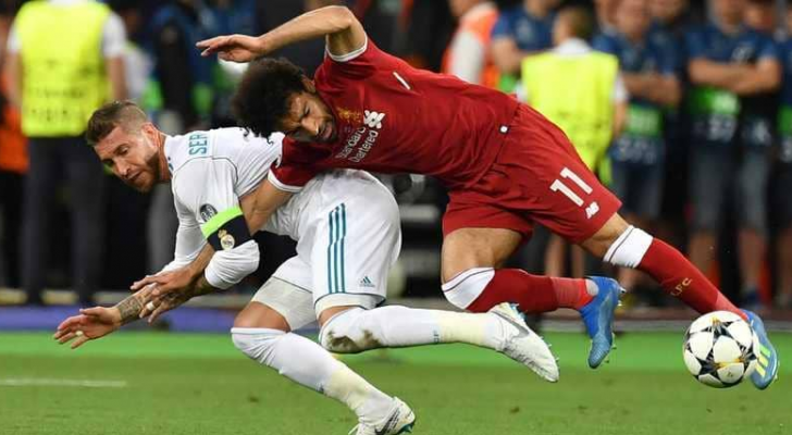 راموس تسبب في إصابة صلاح وخروجه من اللقاء - ارشيفية