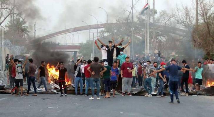 البصرة.. قتيل ثان وعشرات الجرحى في صفوف المتظاهرين