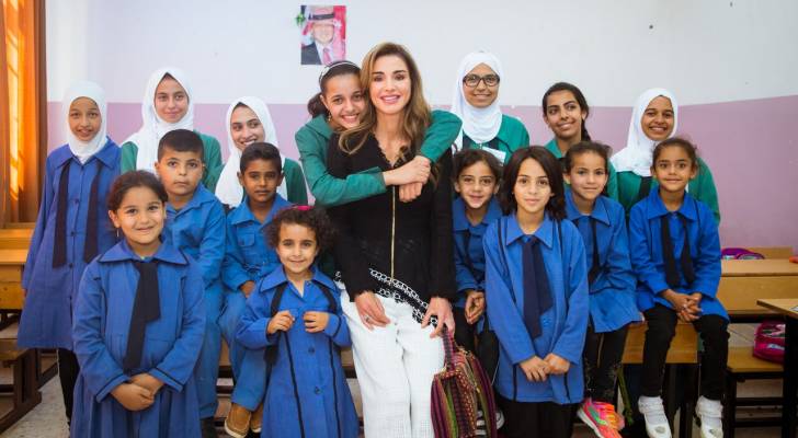 الملكة رانيا تشارك في احتفال بمدرسة منشية حسبان الثانوية المختلطة بناعور.. فيديو