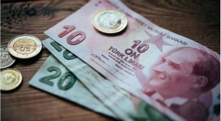 "فيتش" تخفض تصنيف أربعة مصارف تركية على خلفية مخاطر متزايدة