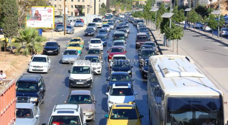 أزمة سير خانقة في شارع الجامعة بعمان.. صور