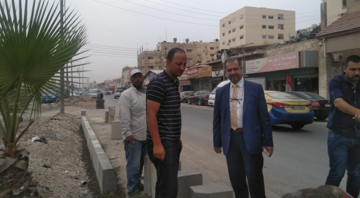 ابو السكر لدى زيارته الى شارع المصفاة