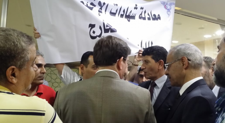 جانب من لقاء الاطباء المعتصمين بوزير الصحة