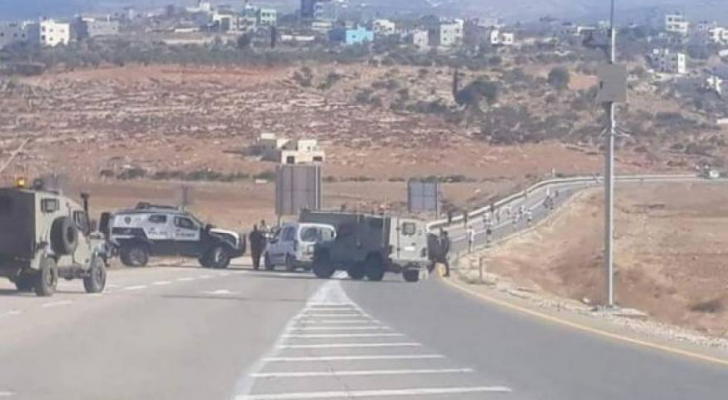 الاحتلال يغلق حاجز بيت فوريك شرق مدينة نابلس