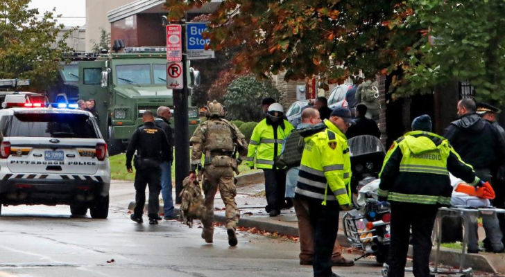 ارشيفية لموع الحادث قرب الكنيس اليهودي