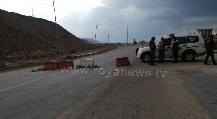 الاجهزة الامنية تغلق طريق البحر الميت باتجاه العقبة