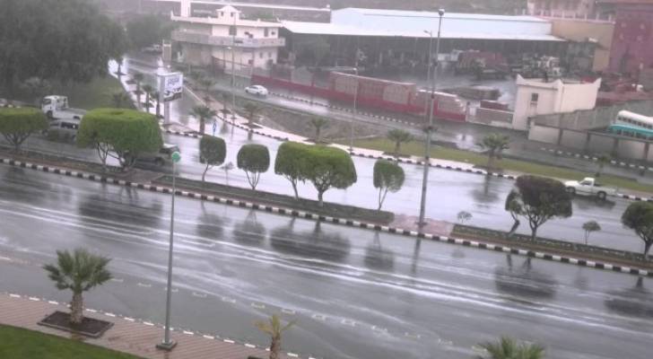 طقس العرب: احتمال زخات رعدية من الأمطار خلال الساعة المقبلة