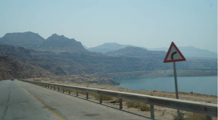 محافظ البلقاء لرؤيا: طريق البحر الميت العقبة سالك أمام حركة المركبات