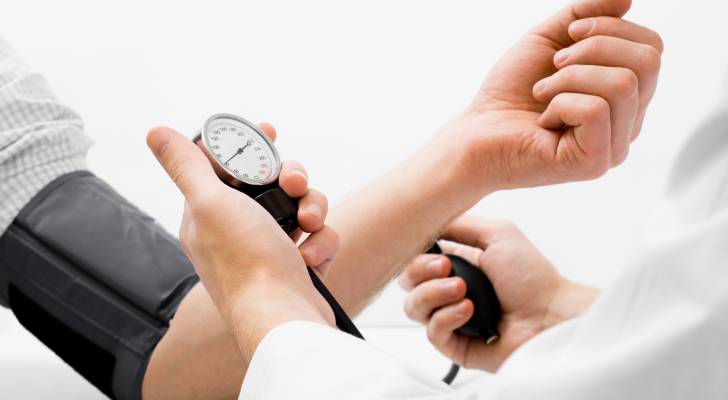 دراسة تكشف طريقة لخفض ضغط الدم بدون دواء